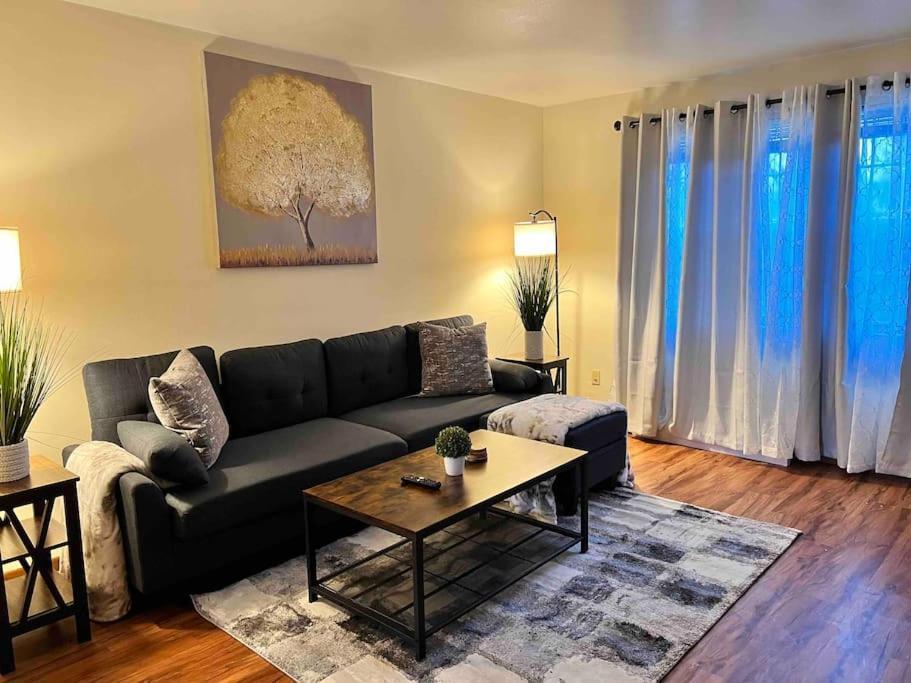 Beautiful 2Br Apartment. Black-Out Curtains Peoria Exteriér fotografie